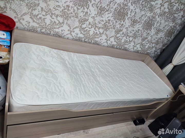 Кровать
