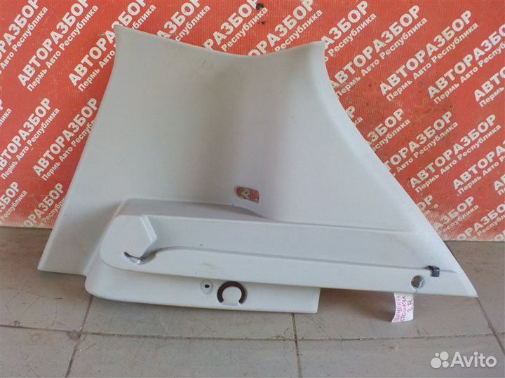 Накладка стойки багажника задняя правая Renault