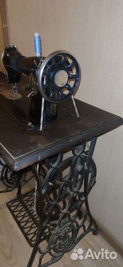 Старинная швейная машинка пмз на станине singer бу