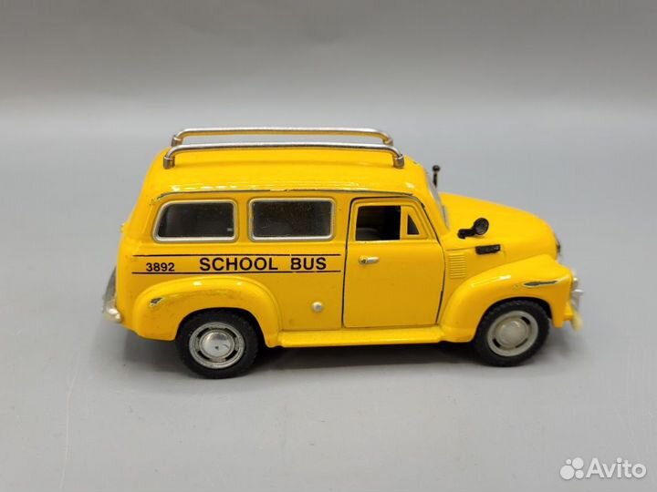 Модель авто Chevrolet Suburban School bus Kinsmart