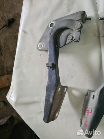 Петля капота Renault Fluence седан M4R 2011