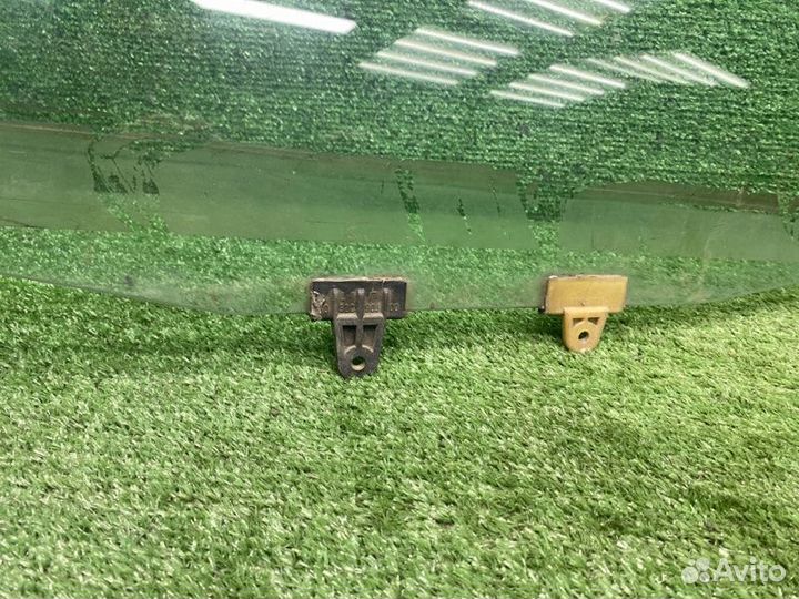 Стекло двери переднее правое Nissan Primera P10