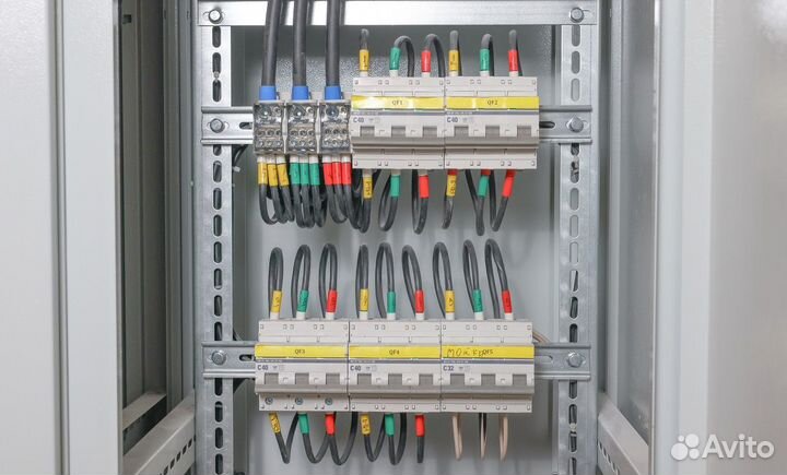 Бригада электромонтажников. Электрики