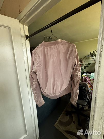 Бомбер bershka