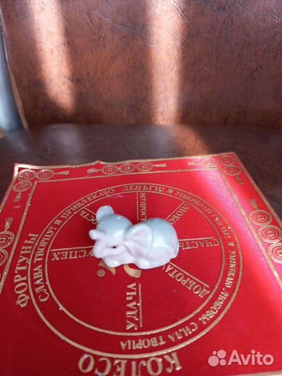 Сувенир фарфоровый 