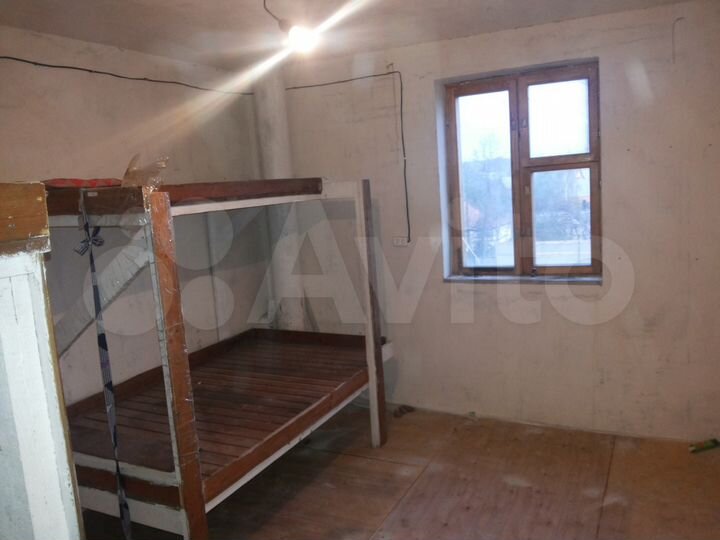 Комната 20 м² в 4-к., 1/3 эт.