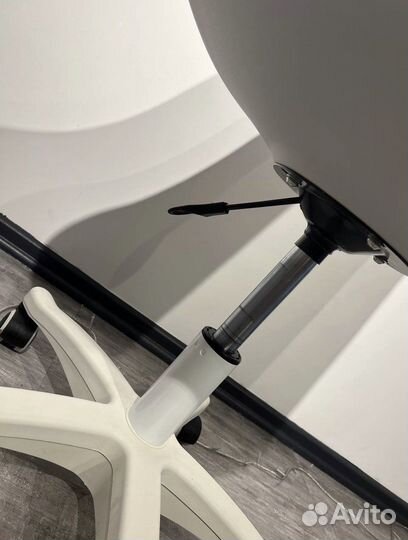 Стул кресло на колесиках