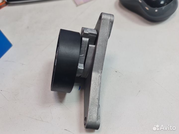 Ролик ремня грм натяжной RBH 70001