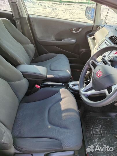 Подлокотник Honda Fit 2008-2013