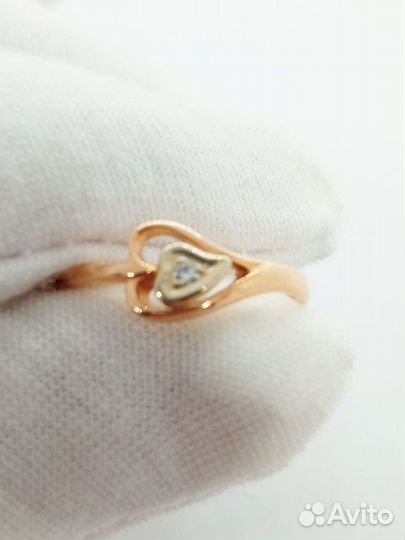 Кольцо с природным камнем Золото