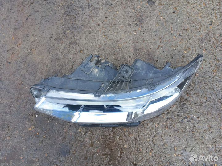 Нива тревел передняя левая фара