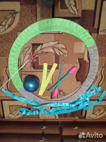 Обруч, булавы, резинки, мяч