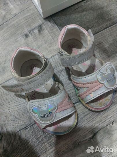 Кроссовки для девочки