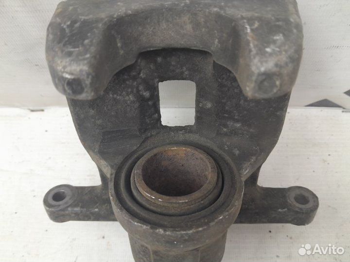 Тормозной суппорт задний левый Lexus Rx3