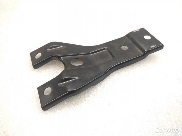 Кронштейн замка капота Volkswagen Passat B7 1.4