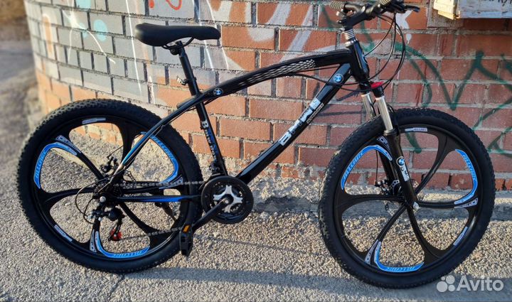 Велосипед на литых дисках BMW