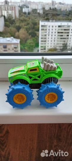 Hot wheels хот вилс монстр трак средний