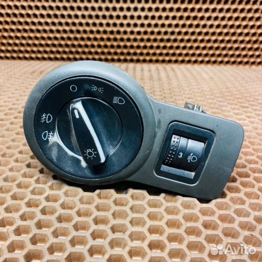 Блок управления светом Skoda Octavia A4 2010