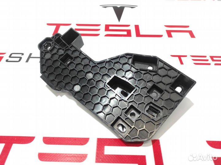 Кронштейн электропроводки Tesla Model X 2019