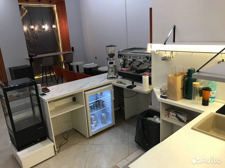 Барная стойка островок кофейни
