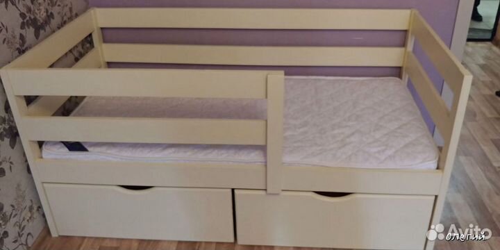 Детская кровать с бортиком