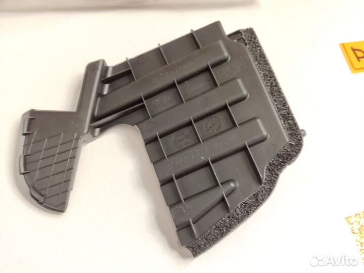 Накладка лобового стекла правая hyundai Solaris 2