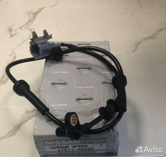 Датчик ABS передний левый Nissan Denso 47911Ea025