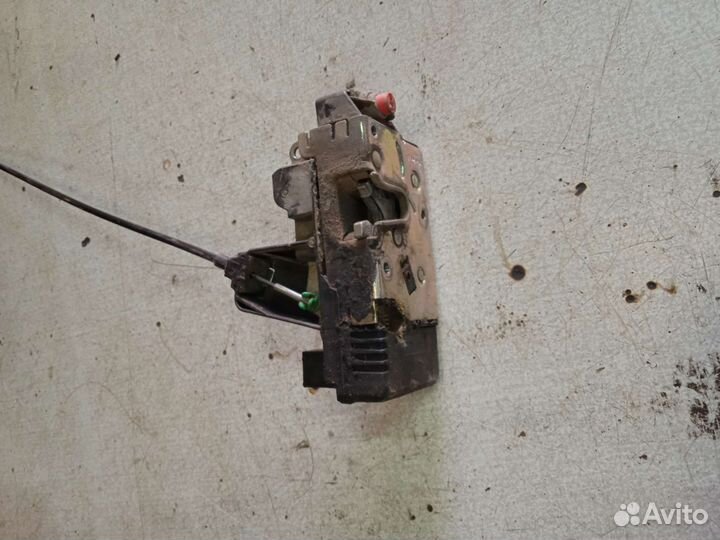 Замок двери передний левый Opel Vectra b Опель