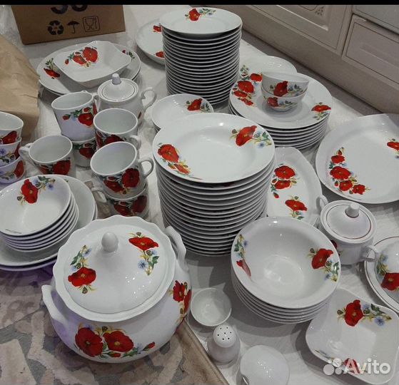 Тарелки. Сервиз Маки. Добружский завод