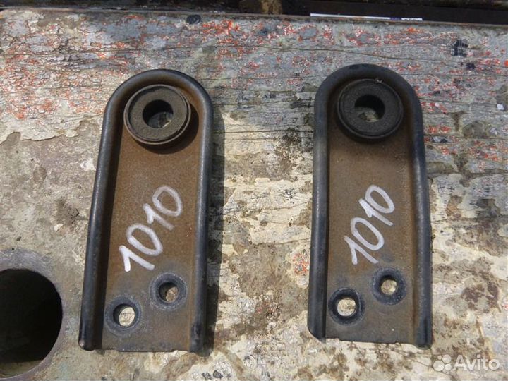 Крепление радиатора Mitsubishi Pajero V75W 6G74