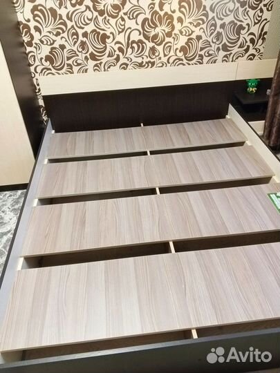 Кровать с матрасом 160 200