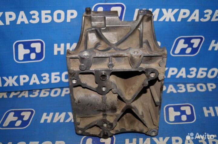 Кронштейн кондиционера Ford Focus 2 седан 1.6L