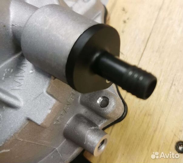 Штуцер вакуумного насоса wabco cummins с клапаном