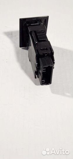 Кнопка аварийной сигнализации Toyota Camry 75
