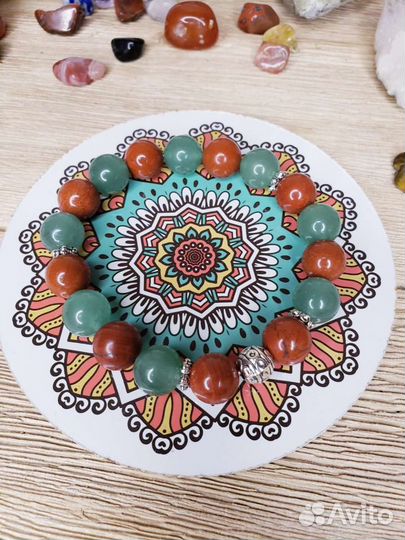 Браслет из зелёного авантюрина и красной яшмы