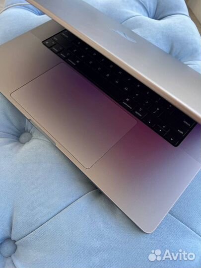 Ноутбук MacBook Pro 18,1