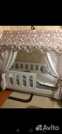 Детская кроватка домик