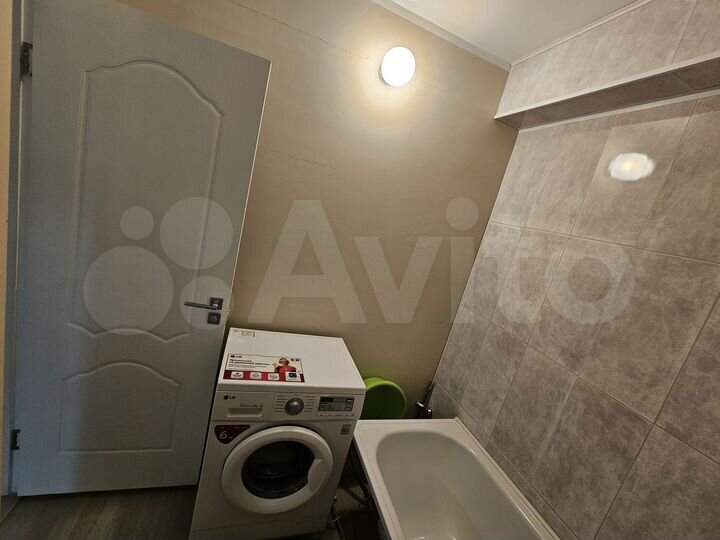 2-к. квартира, 54 м², 1/19 эт.