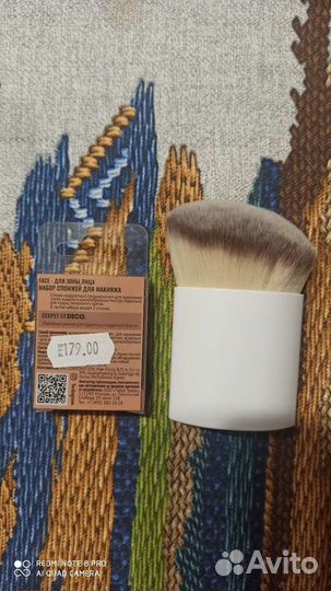 Кисть для румян и спонжи