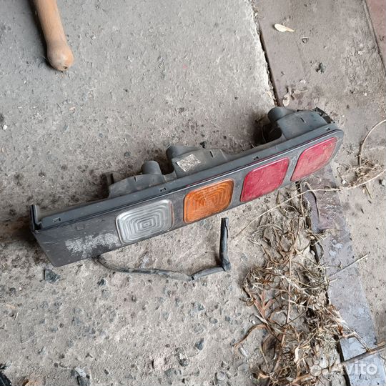 Фонарь задний Nissan Cube Z11 2004 правый (б/у)