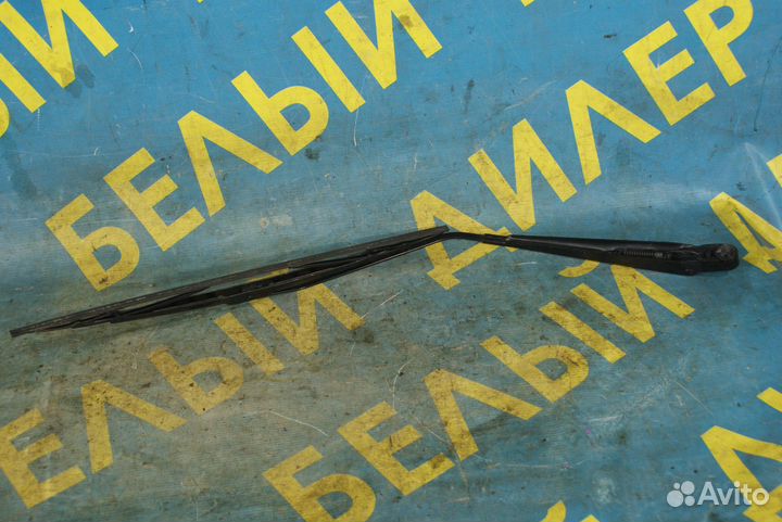 Поводок заднего дворника Toyota Carina E