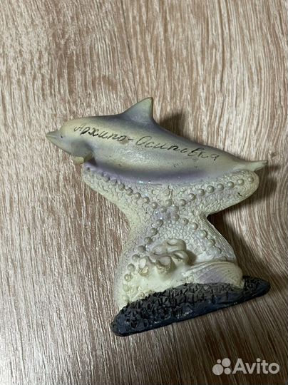 Фигурка дельфина