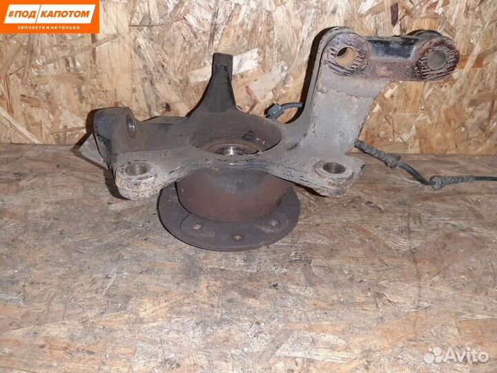 Кулак передний левый Renault Megane 3