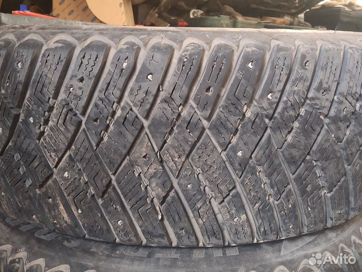 Goodyear Ultragrip Ice Arctic 215/60 R16 99T