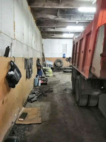 Гараж, > 30 м²