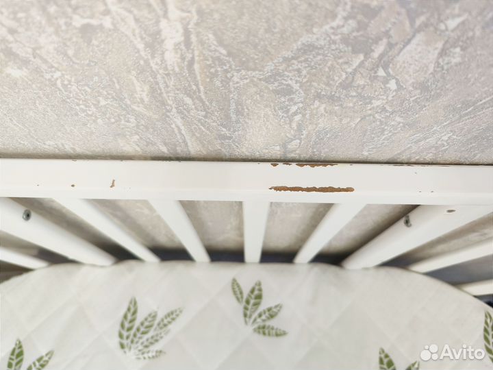 Овальная кроватка с маятником +матрас, простыни