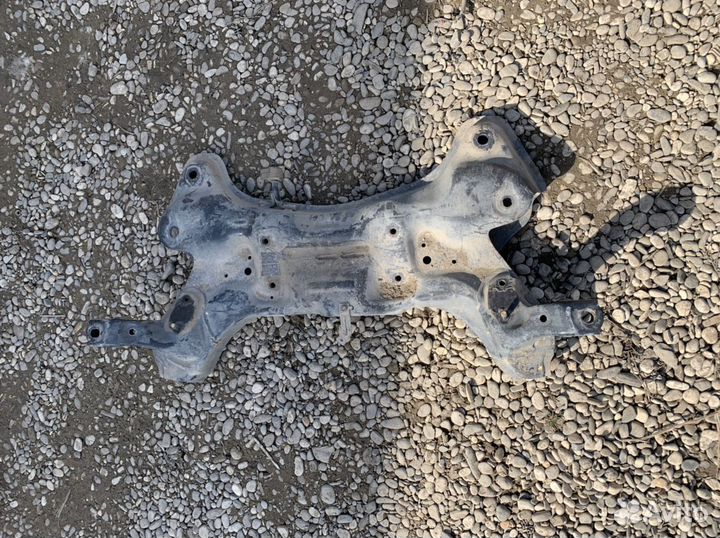 Балка подмоторная (подрамник передний) VW Polo sed