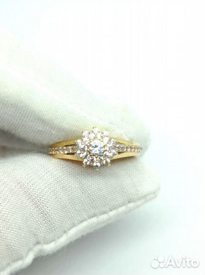 Золотое кольцо с камнем 18р