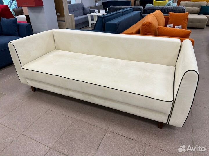 Красивый прямой диван