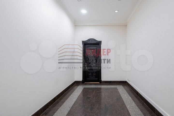 5-к. квартира, 133 м², 1/4 эт.